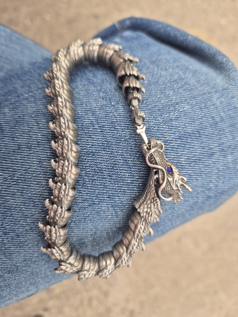 FlorenReCe's tweet photo. Nadie:
Los accesorios del guardia de la obra: https://t.co/KJdzi6QCDb