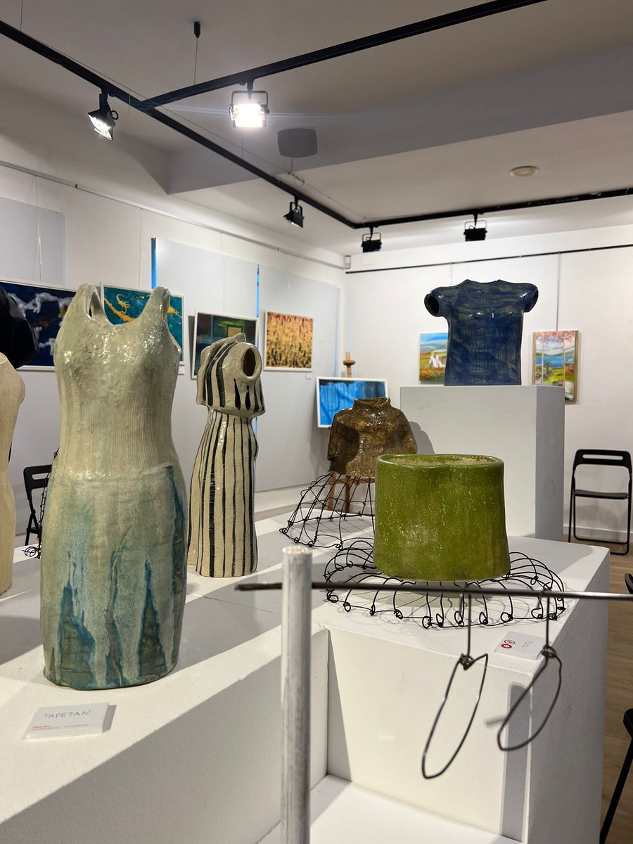 Aquest dimarts 7 d'abril a la tarda, he tingut el plaer d’acompanyar l’Associació de Jubilats de #CanetDeMar en la inauguració de l’exposició de pintures i ceràmiques.

Una mostra amb obres de Manel Vericat, Claire Blanquet i Victòria Ibars.