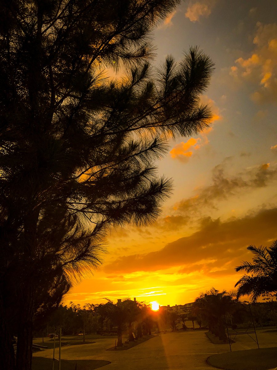 USCG11's tweet photo. Chasing sunsets u0026 quiet moments—today’s vibe: soft, warm, unrushed https://t.co/1aUmgsn5eB