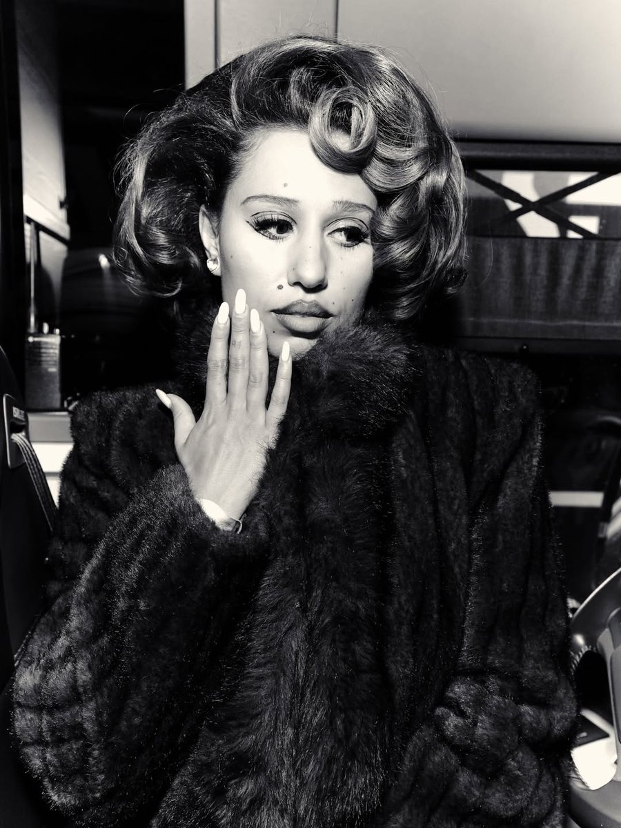 RAYE Updates tweet media