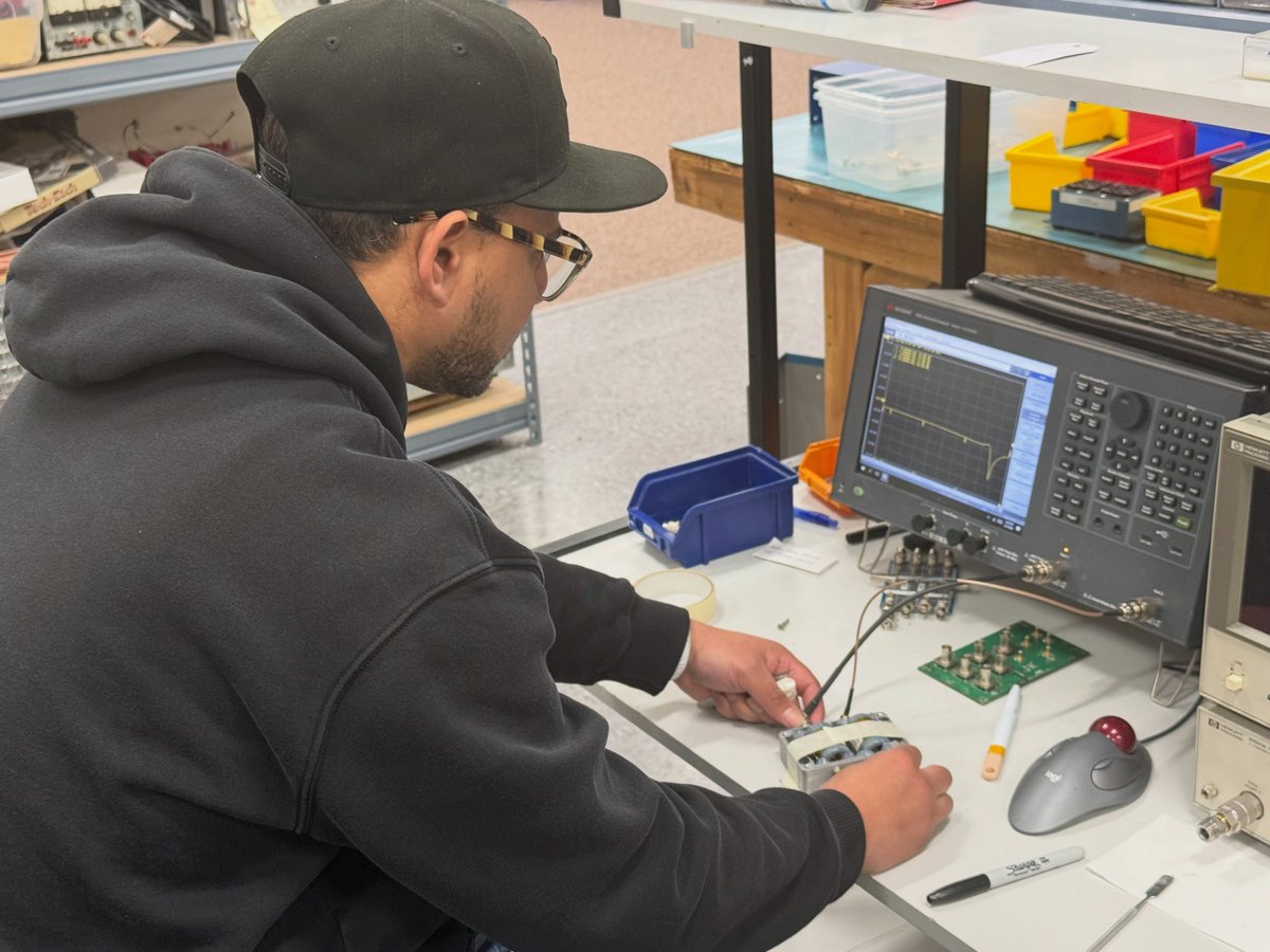 EandILTD's tweet photo. Just another day testing and calibrating a 4-port coupler 🔧 making sure everything runs exactly how it should. https://t.co/ET3bYWLLno