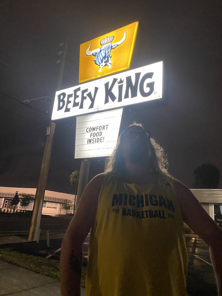TheGabeBar's tweet photo. #beefyking #goblue #MichiganBasketball #orlando https://t.co/RbOOLdzMB0
