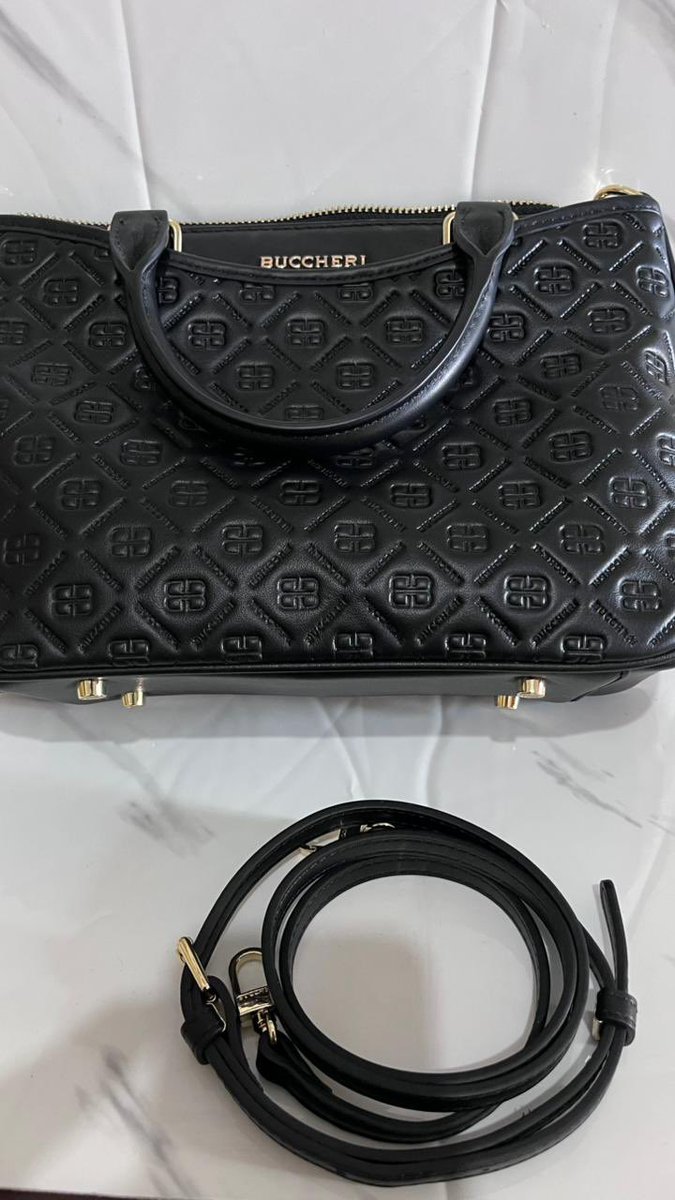 eyabcd1's tweet photo. @chemtrailsoover Hallo nitip ya ka, buccheri tavisha msh new 😍🤍 bisa shopee https://t.co/Yvx7075HJO