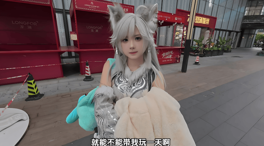 out_the_box's tweet photo. Cosplay mode ON!  Spent the whole day at [漫展名]—met favorite characters, grabbed limited merch, and high-fived fellow otakus. Today’s a win for the fandom!  #AnimeExpo #CosplayHeaven #FandomJoy https://t.co/0TuHzhDR7J