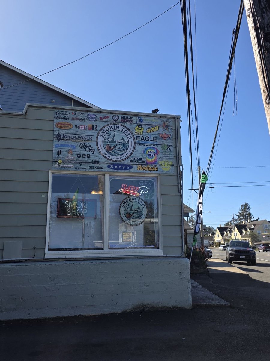 SmokinToys's tweet photo. Ever forget your pipe on a trip to the beach? We got #localmade #oregonglass pipes that are great for travel!
#smokeshop #vapeshop #localbusiness #customglass #oregoncoast https://t.co/9Y1gT5cIVj