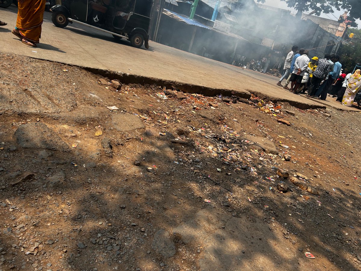 Got reply from PWD saying road belongs to HDMC and HDMC is saying PWD should complete the slope.
Location: CBT
<a href="/BelladArvind/">Arvind Bellad</a> <a href="/SantoshSLadINC/">Santosh Lad Official</a> <a href="/HdmcHubliDwd/">Hubballi-Dharwad Municipal Corporation</a> <a href="/Namma_Dharwad/">ನಮ್ಮ ಧಾರವಾಡ</a> <a href="/MrRANARAGA/">MR . ShibArGatTi</a>