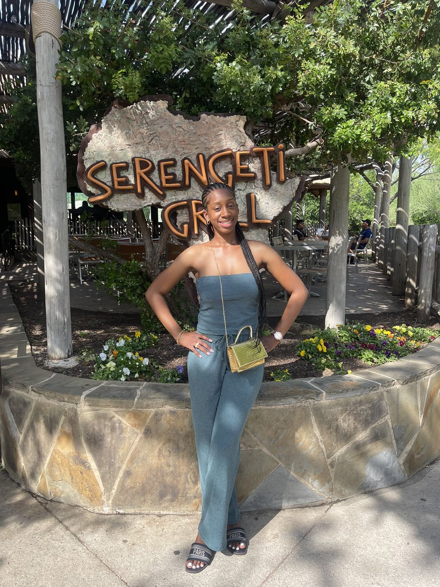 justbemayaa's tweet photo. Zoo day, but make it cute 🐾🌿 https://t.co/Ltzw42ynNV
