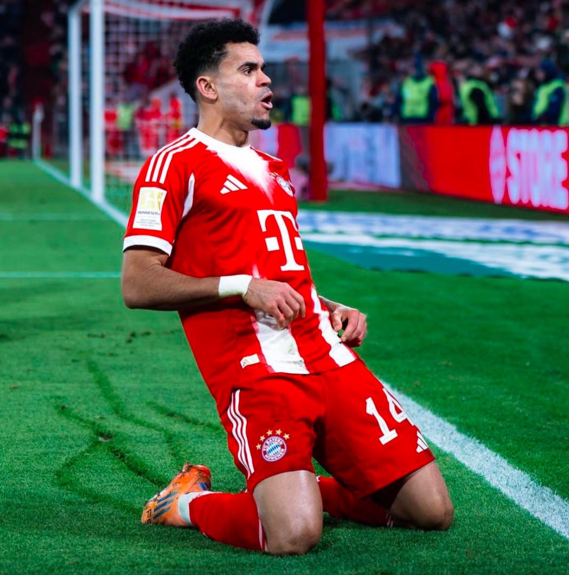 عـمـر tweet media