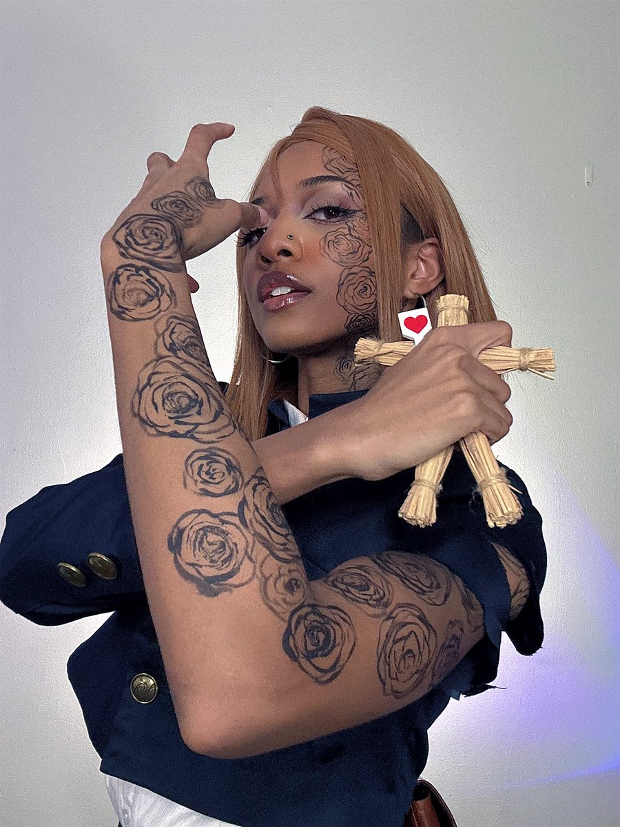 DEEgitalDiva💿 tweet media