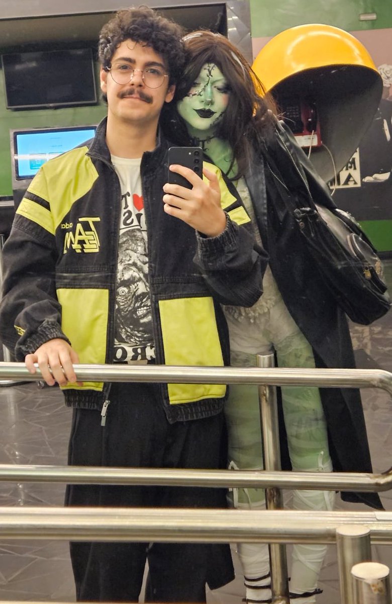 maIicedoIl's tweet photo. tipo o meu namorado que namora um literal monstro https://t.co/CroL6MHwQD