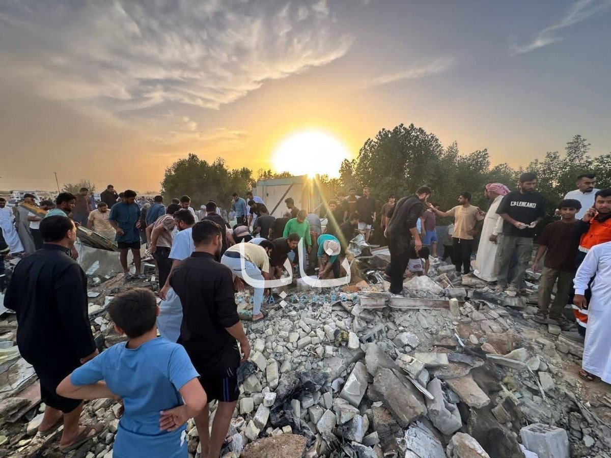 🚨🇮🇶🇰🇼🇺🇸 BREAKING: IRAQIS are STORMING the Kuwaiti Embassy in the Basra Province of Iraq

Early today, the U.S. launched missiles from Kuwait which MASSACRED civilians &amp; children in Basra