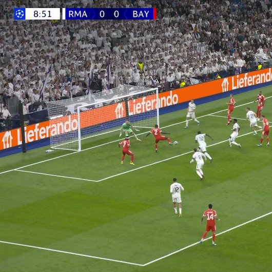 TouchlineX's tweet image. 📸 - UPAMECANO MISSES A HUGE CHANCE!