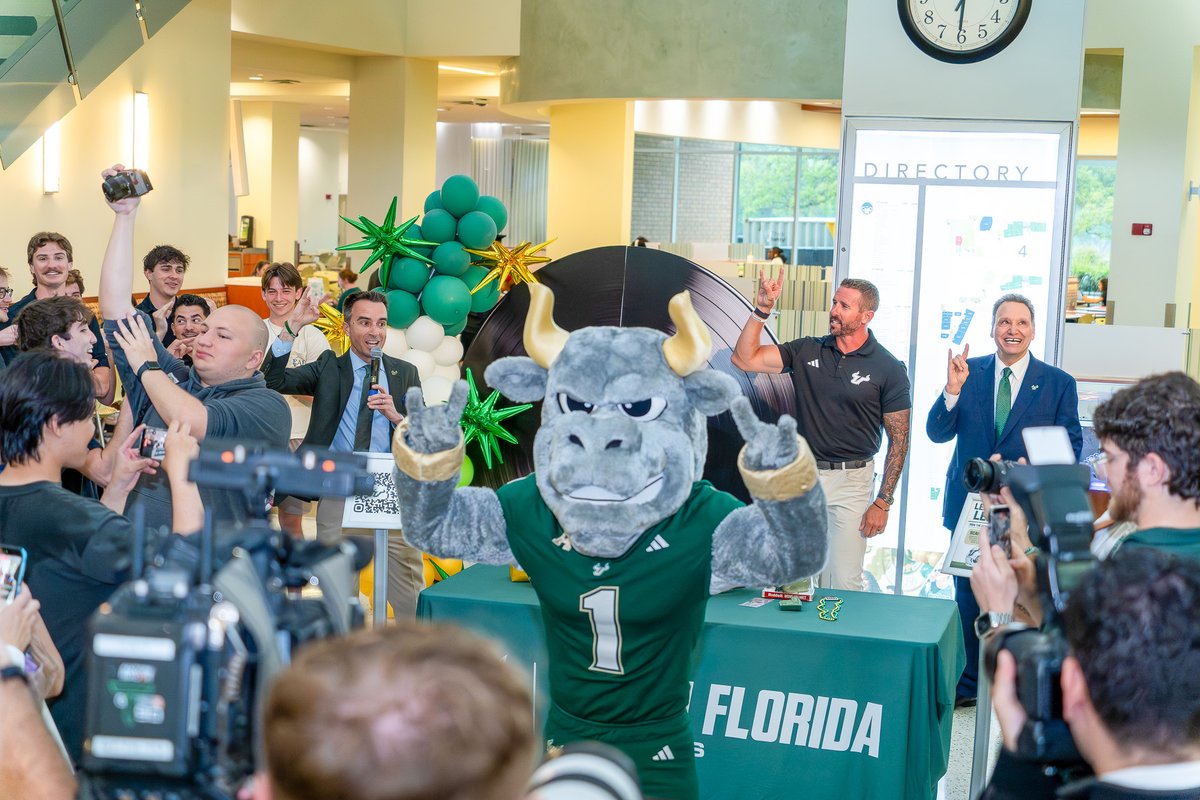 USouthFlorida's tweet image. #USF students are leaving their mark on campus by signing a massive 43-ft beam that will soon stand proudly in the student section of our new on-campus stadium! ✍️

The 10,000-lb beam will be outside the MSC through Thursday of this week—students can stop by between 9am and 4pm