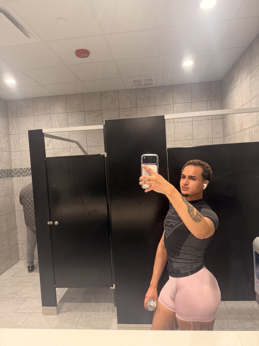 u found me 👀 tweet media