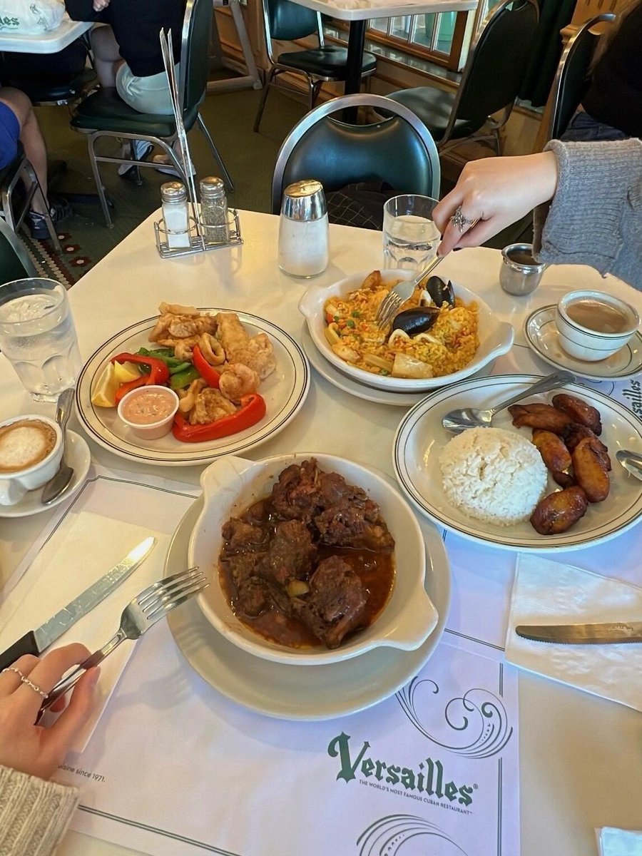 Chloeioemfdt's tweet photo. We ordered a huge table full of food and almost finished it all Rabo encendido (braised oxtail) is a must-order! The oxtail was incredibly tender and flavorful. Paella versailles had a generous amount of seafood; it was so satisfying! Fritura malaguena is highly recommended. https://t.co/IpHhVZtkUE