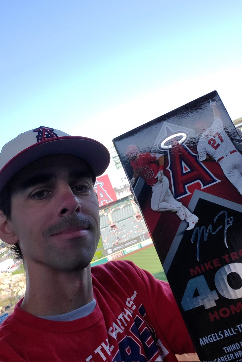 10Daniel30's tweet photo. Go Angels!!! #repthehalo https://t.co/gWm4AqkBV0