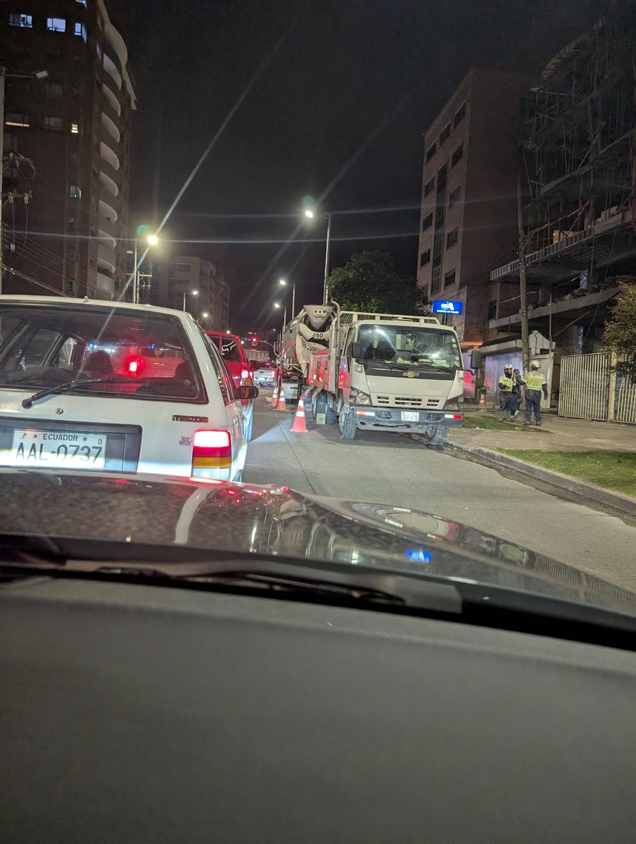 ariveric's tweet photo. @emov_ep por favor su ayuda! Mixers de una construcción particular tomándose un carril de la Ordóñez Lasso entre Los Laureles y Los Cedros en plena hora pico. https://t.co/7Fz358Ug8S