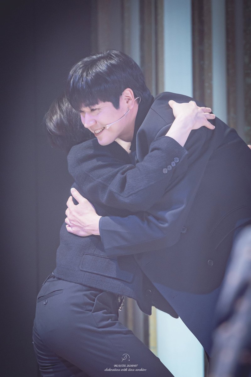 iian VIOLET tweet media