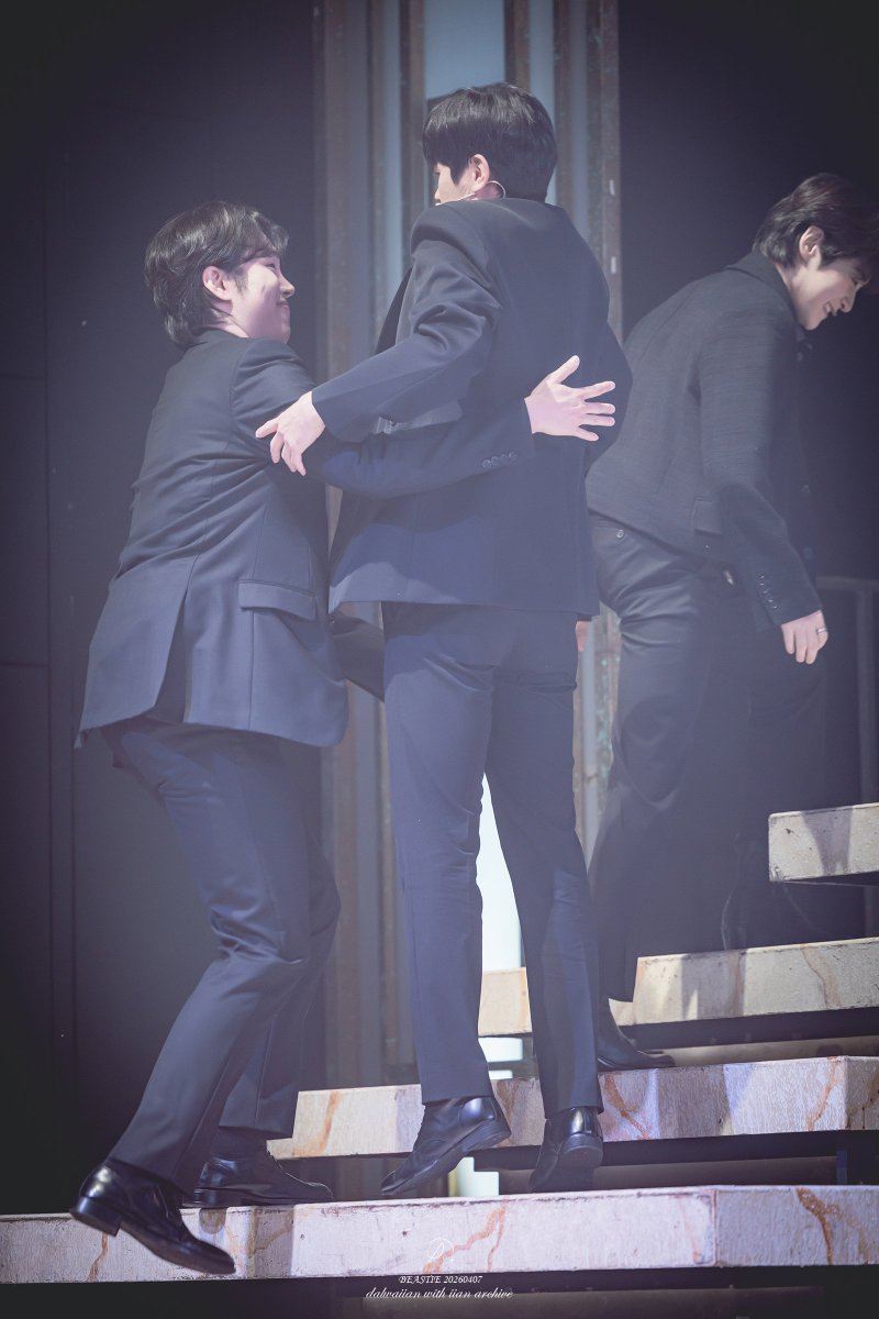 iian VIOLET tweet media