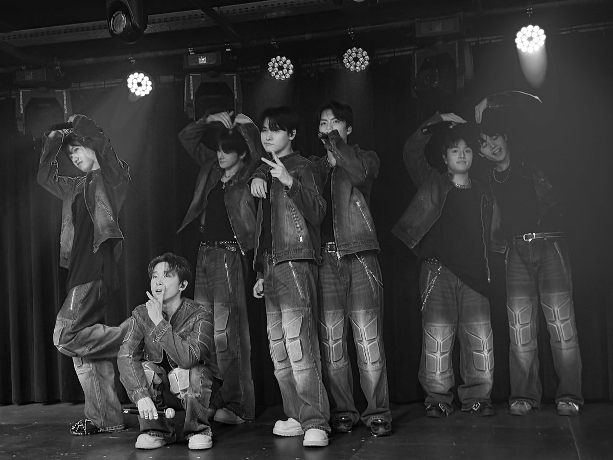 mollie 🦋 tweet media