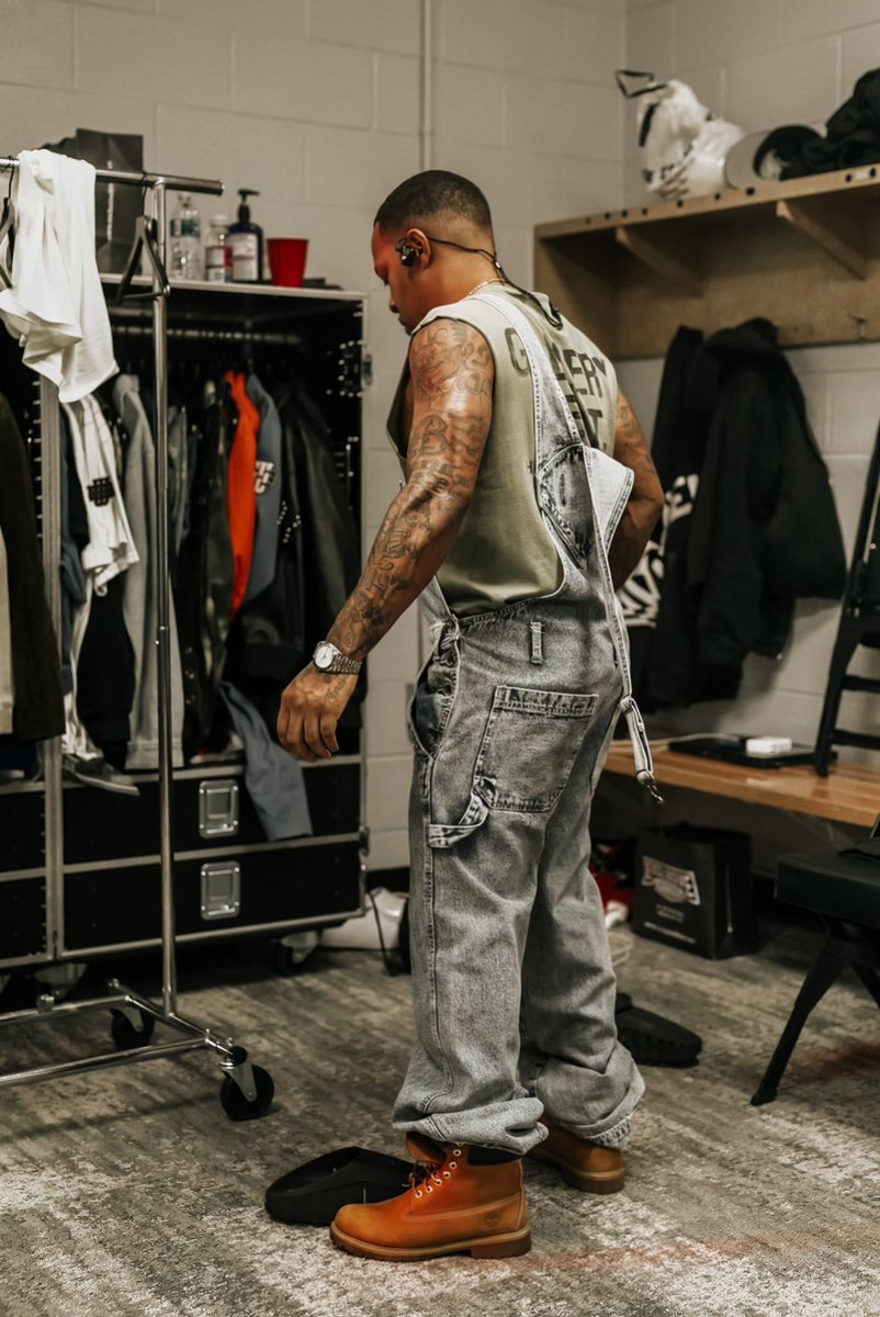 smoss's tweet photo. Newark Nj it was a pleasure! Time to take this show to the ATL https://t.co/BzDdXWvtOt
