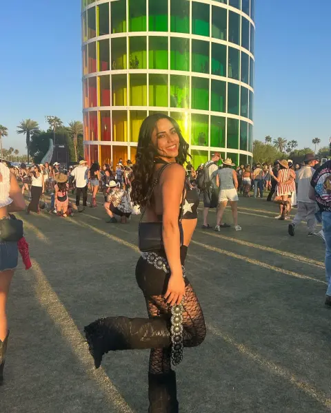 Sarinasadat Hosseiny, 25, the Grandniece of deceased Gen Qasem Soleimani. She &amp; her mother were living in LA. Her online accounts call the US the Great Satan &amp; other antil-US slogans until

Marco Rubio revoked their Green Cards.That's right both is going back to Iran=Burka time👻