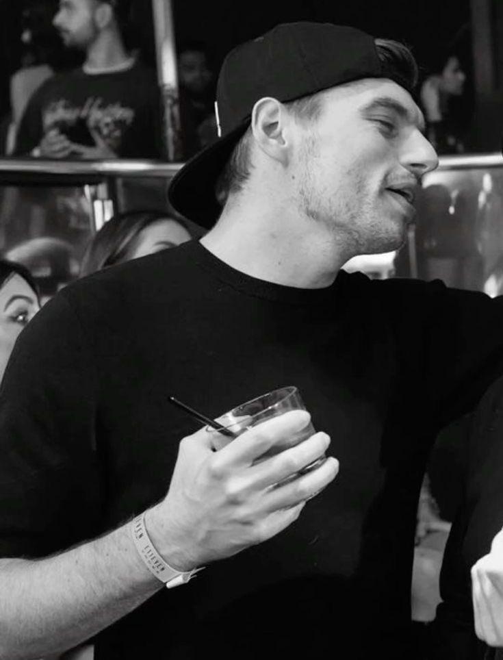 nomes³ ⋆˙⟡ #thefutureisteal tweet media