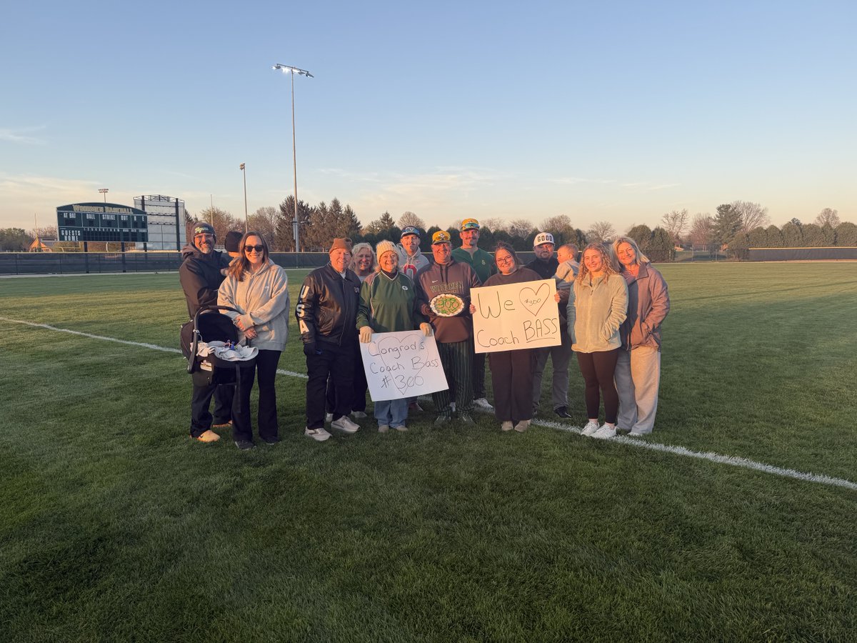 Gwoodathletics's tweet photo. Great crowd to celebrate! https://t.co/hQTiF7AAbH