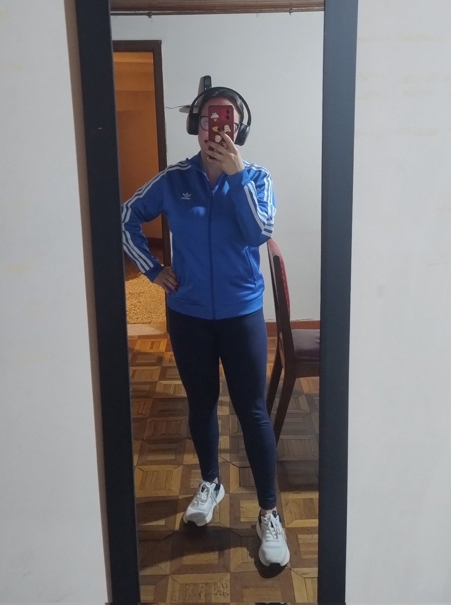 Laura 👑🖤 tweet media