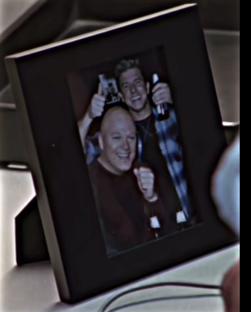 ElKokun_'s tweet photo. Con todos vosotros, los 4 mejores finales de la historia de la televisión:

1. Family Meeting (The Shield)
2. Everyone's Waiting (SFU) 
3. The End (Lost)
4. Papa's Goods (Sons of Anarchy) https://t.co/tYTY28M18S