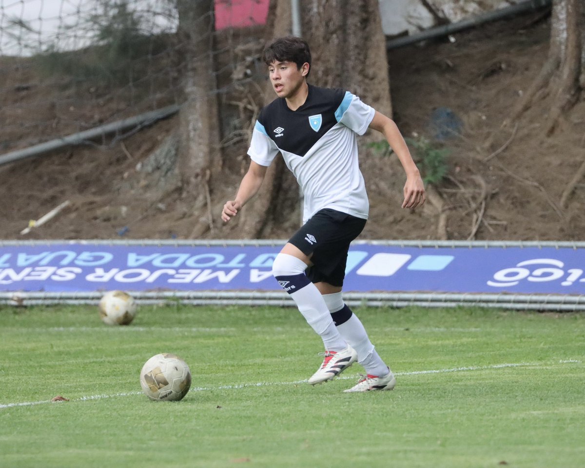 fedefut_oficial's tweet photo. ¡SEGUNDO ENTRENO COMPLETADO! ✅
La #SeleSub17 finalizó un día más de entrenamiento en las instalaciones del CAR-FFG.
#VamosGuate #VamosChicos https://t.co/4Z8iGFUnbc
