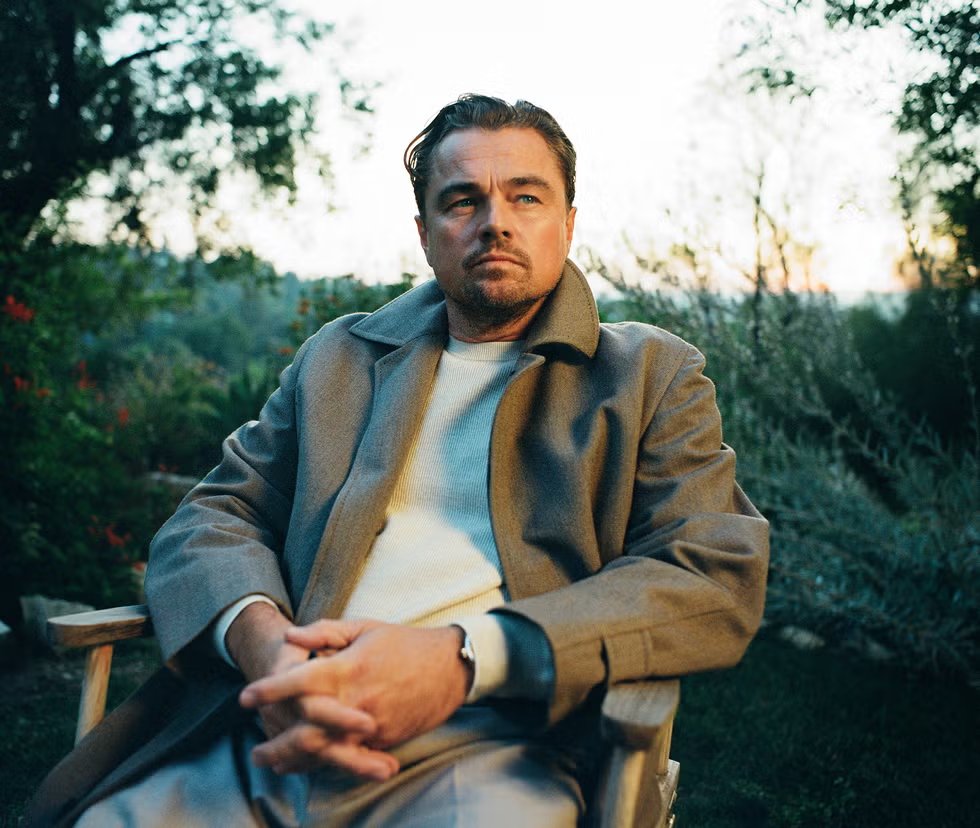 nightwriter22's tweet image. Leonardo DiCaprio has a strict no-sequels rule. That's why he turned down a cameo in The Adventures of Cliff Booth even though he was going to be paid $3 million. 

But why did DiCaprio agree to do Heat 2, which is a sequel/prequel to Michael Mann's 1995 crime/thriller Heat?