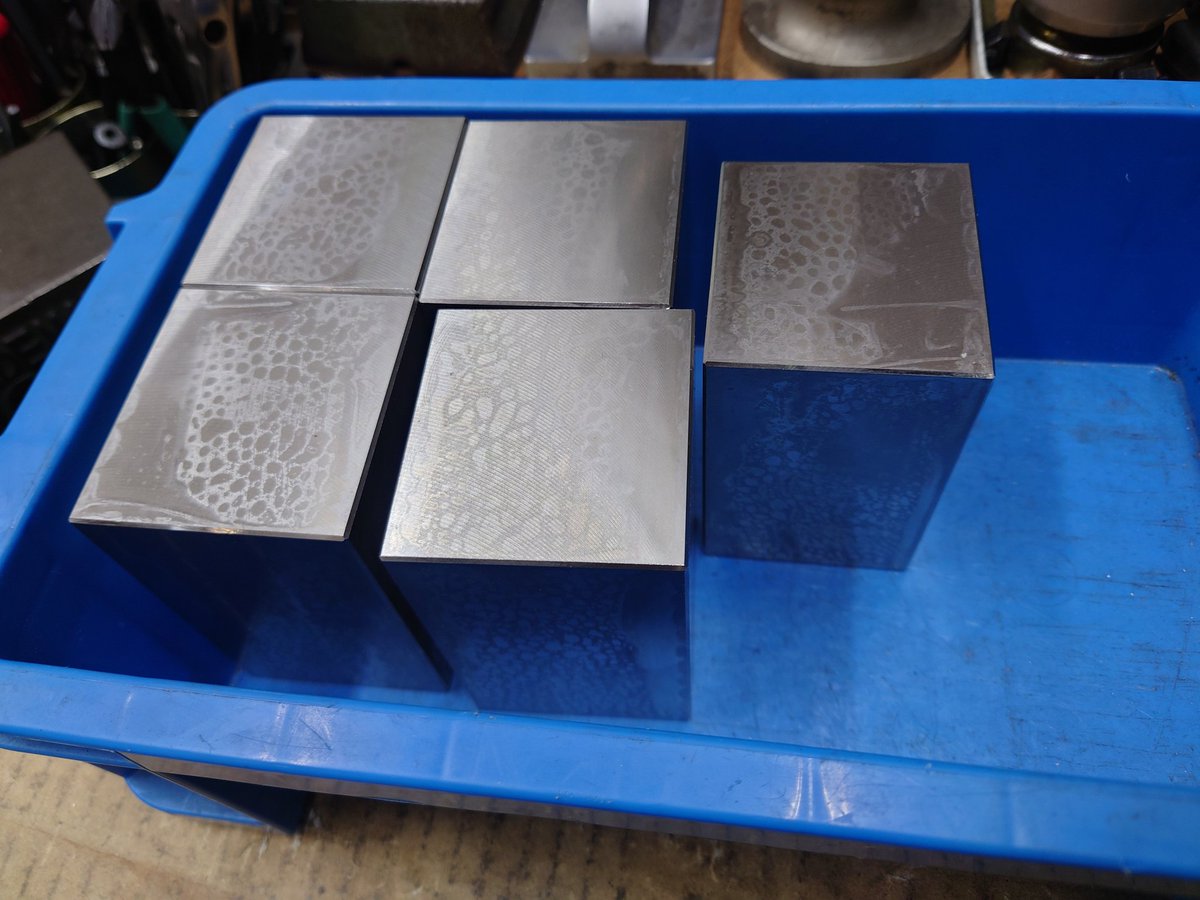 saikyoworks's tweet photo. お菓子缶蓋3工程金型！
製品サンプルにてOKいただきましたので、最終窒化焼入れと仕上げで完成です。
焼入れ出来てくるまで、溜まっていた部品加工終わらせます🙂 https://t.co/PXhoHMSDFE