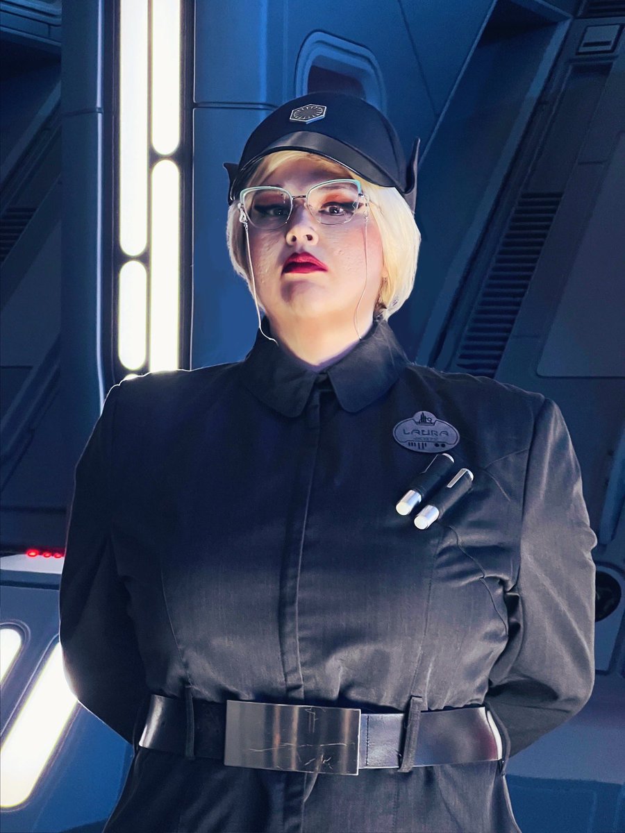 🕸Laura🔮🦇🖤 tweet media