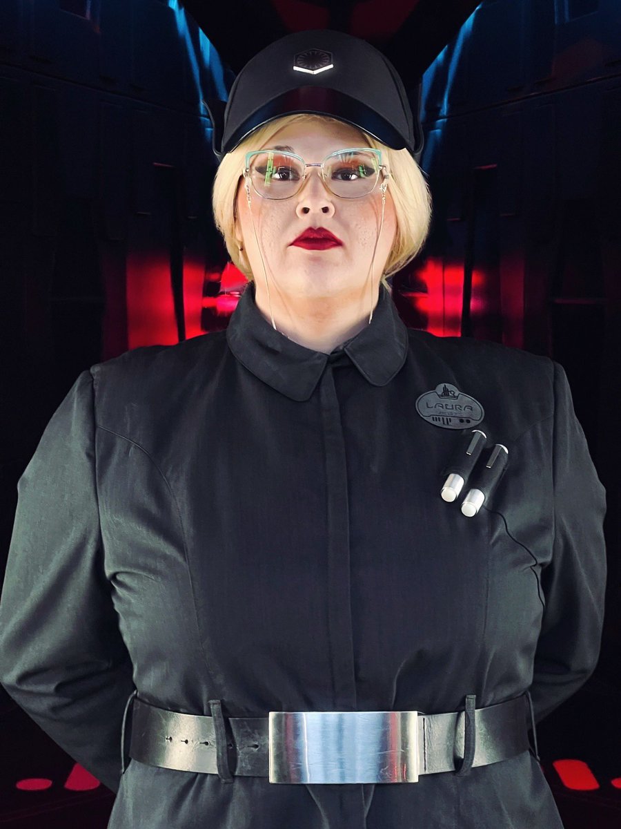 🕸Laura🔮🦇🖤 tweet media