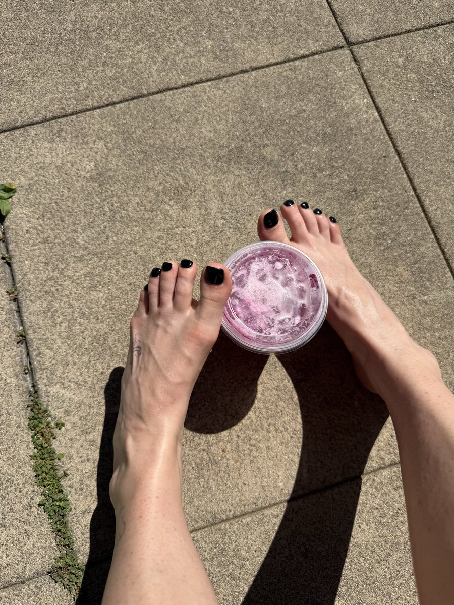 Mollymontclair tweet media