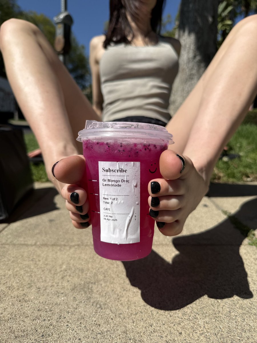 Mollymontclair tweet media