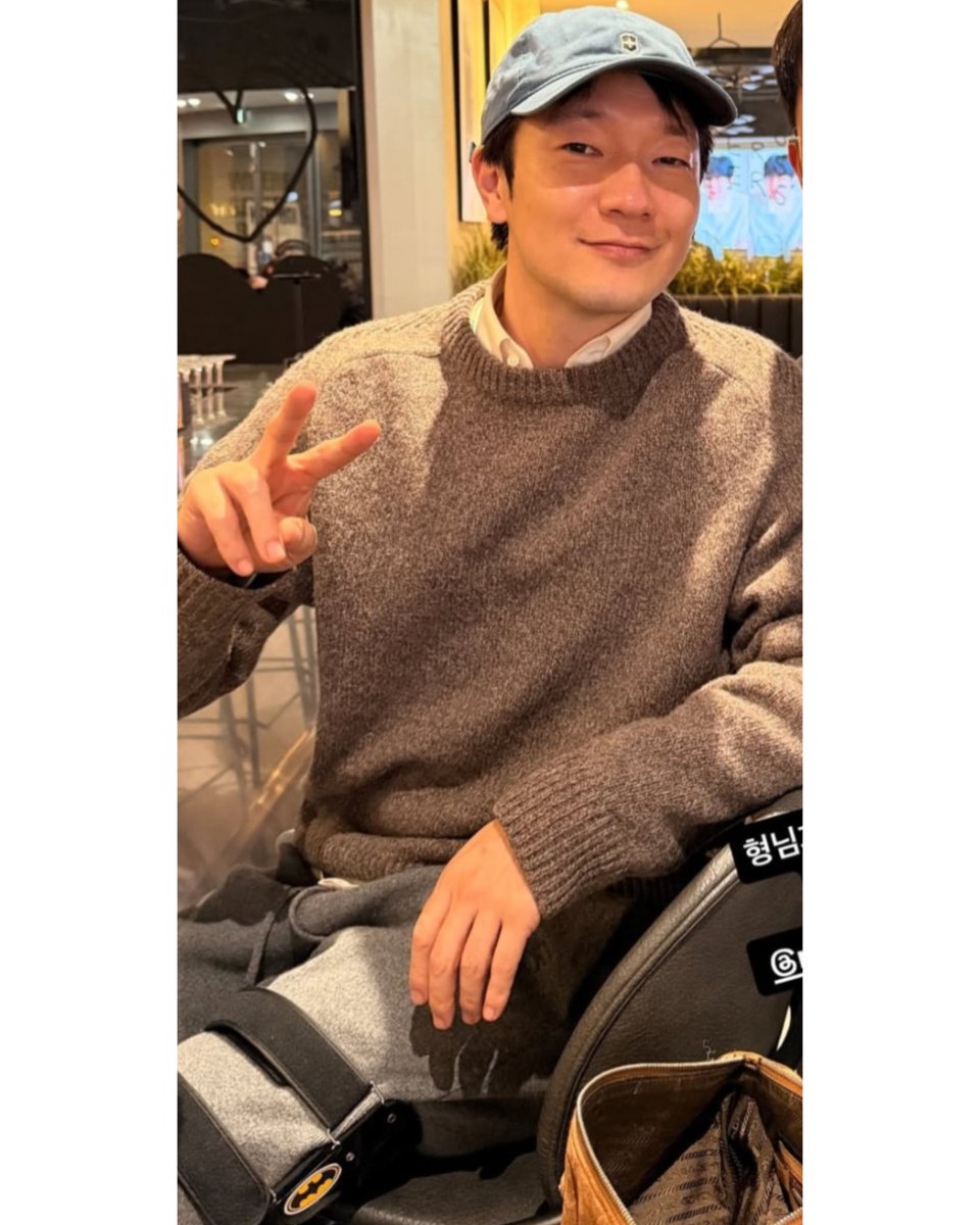 doobinuna's tweet image. 무진장 보고 싶었는데..
이렇게라도 보니 살거같아..
근데..여전히 다리는..ㅠㅠ 괜찮은거지?
속상하네...얼른 나아서 우리 빨리 만나자구..
#손석구 #sonsukku