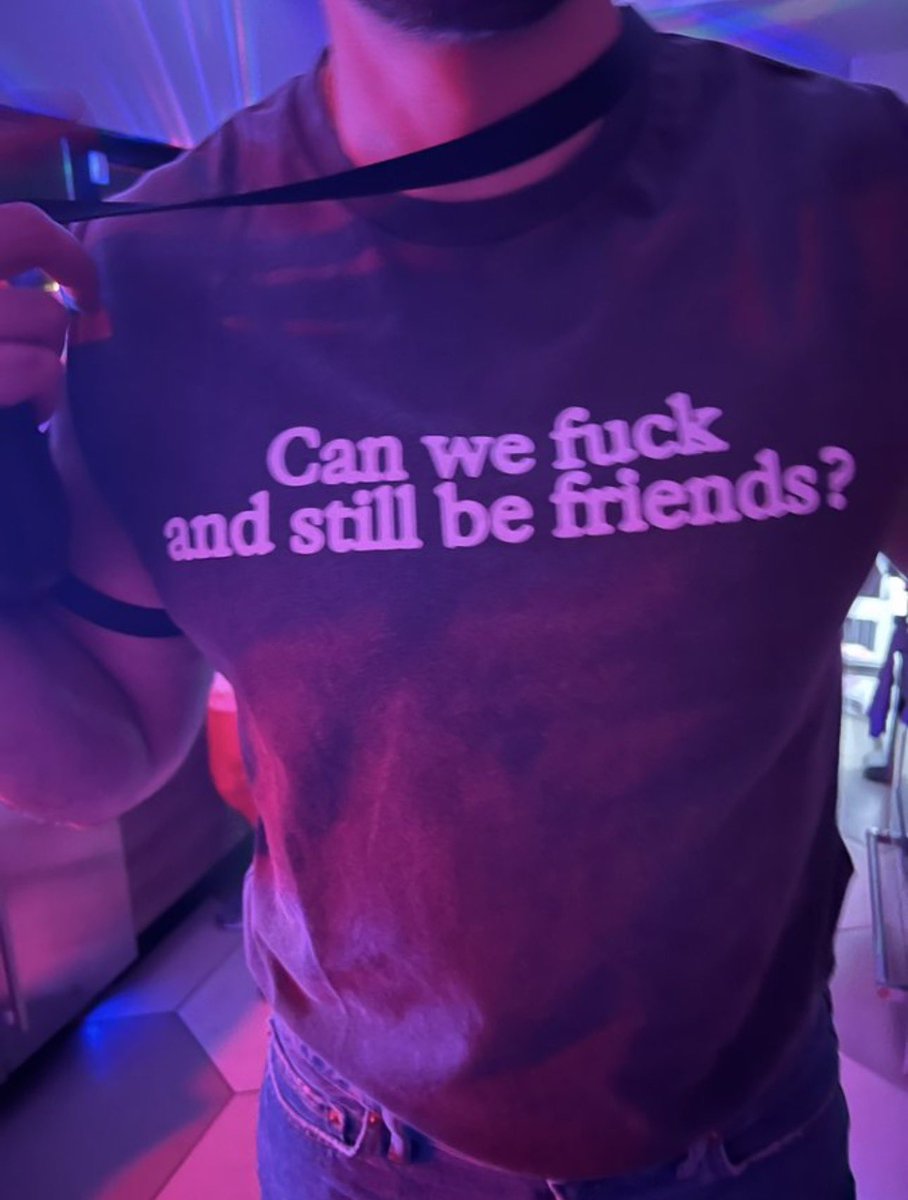 emptyhalffull's tweet photo. need this shirt with how much i do it https://t.co/xPf2JvhQ1I