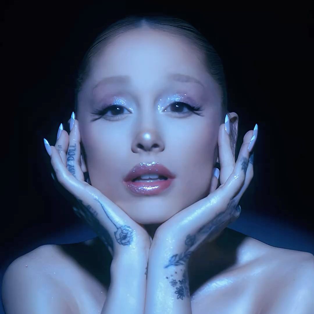 TheGrandeTop10 tweet media