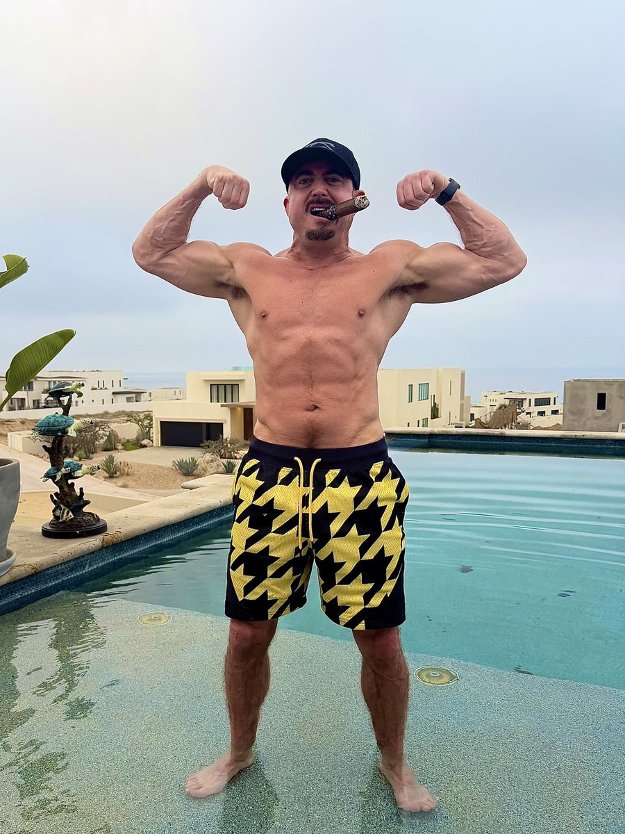 Damien tweet media