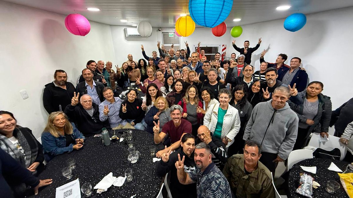 Frente SI en toda la ciudad

Llevamos a cabo un nuevo plenario del Frente SI, con referentes de toda la ciudad y todos los sectores, en la Cooperativa de San Carlos. 

Gracias y felicitaciones Lorena Palchasty por el trabajo social y cooperativo que realizan y por recibirnos.