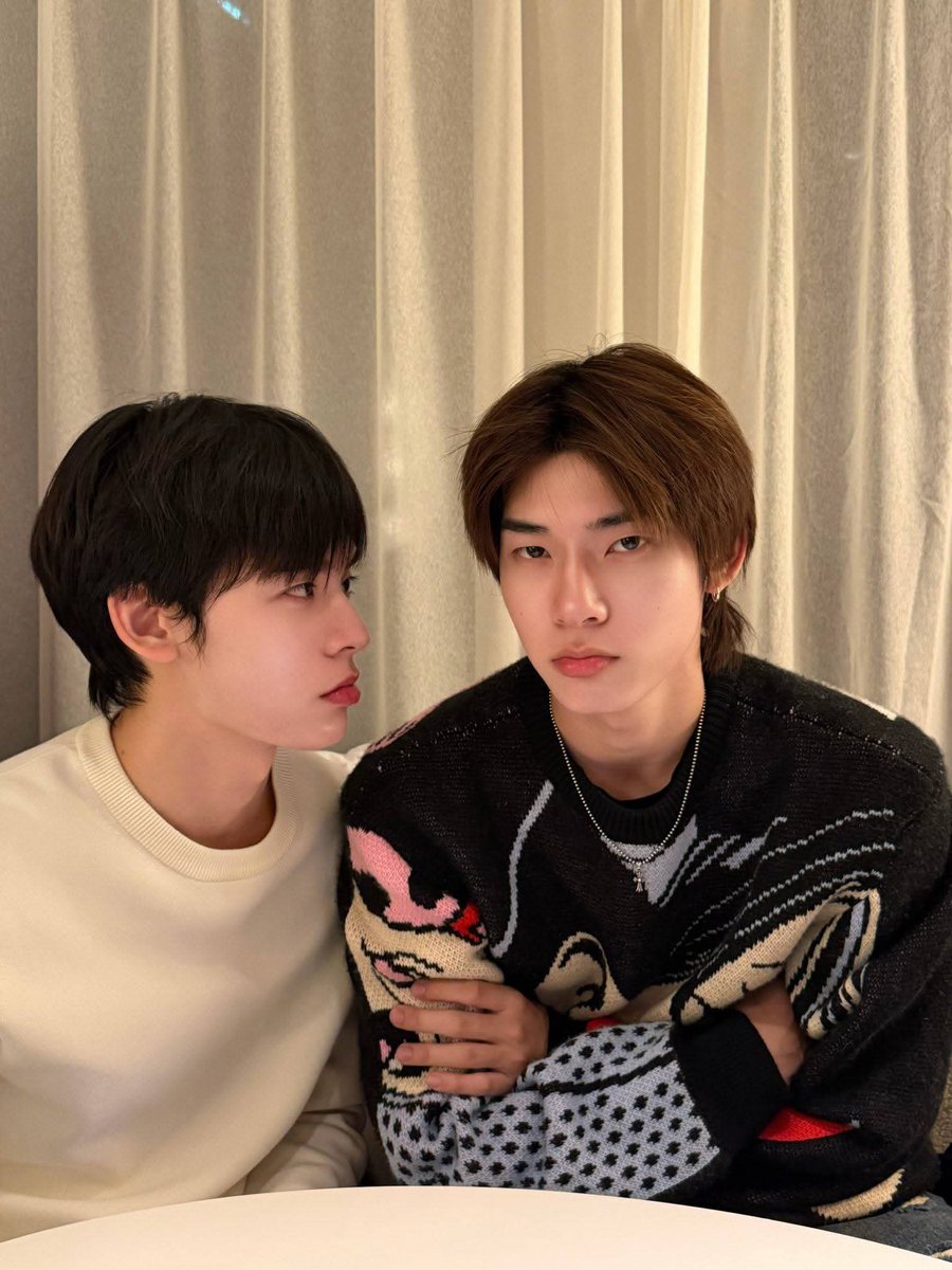 Charliex2tPor tweet media