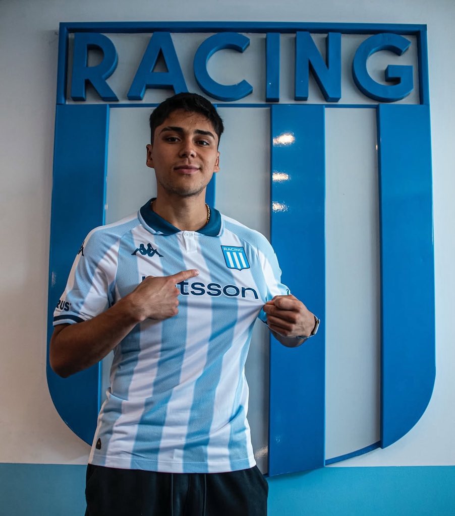 Lo tengo que admitir, le tenía fe y vendí humo con el flaite, pero realmente es horrible, no sé si será por falta de futbol o confianza pero no te hace una bien decide mal aguanta mal, espero que levante pero por ahora poco y nada.