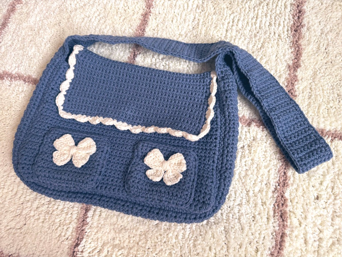 a3a3everyday's tweet photo. 余った毛糸で編んだバッグ
余ったとか言いつつ足りなくて買い足したけど笑
 #編み物好きさんと繋がりたい  #かぎ針編み #crochet https://t.co/KcDd4TDghj