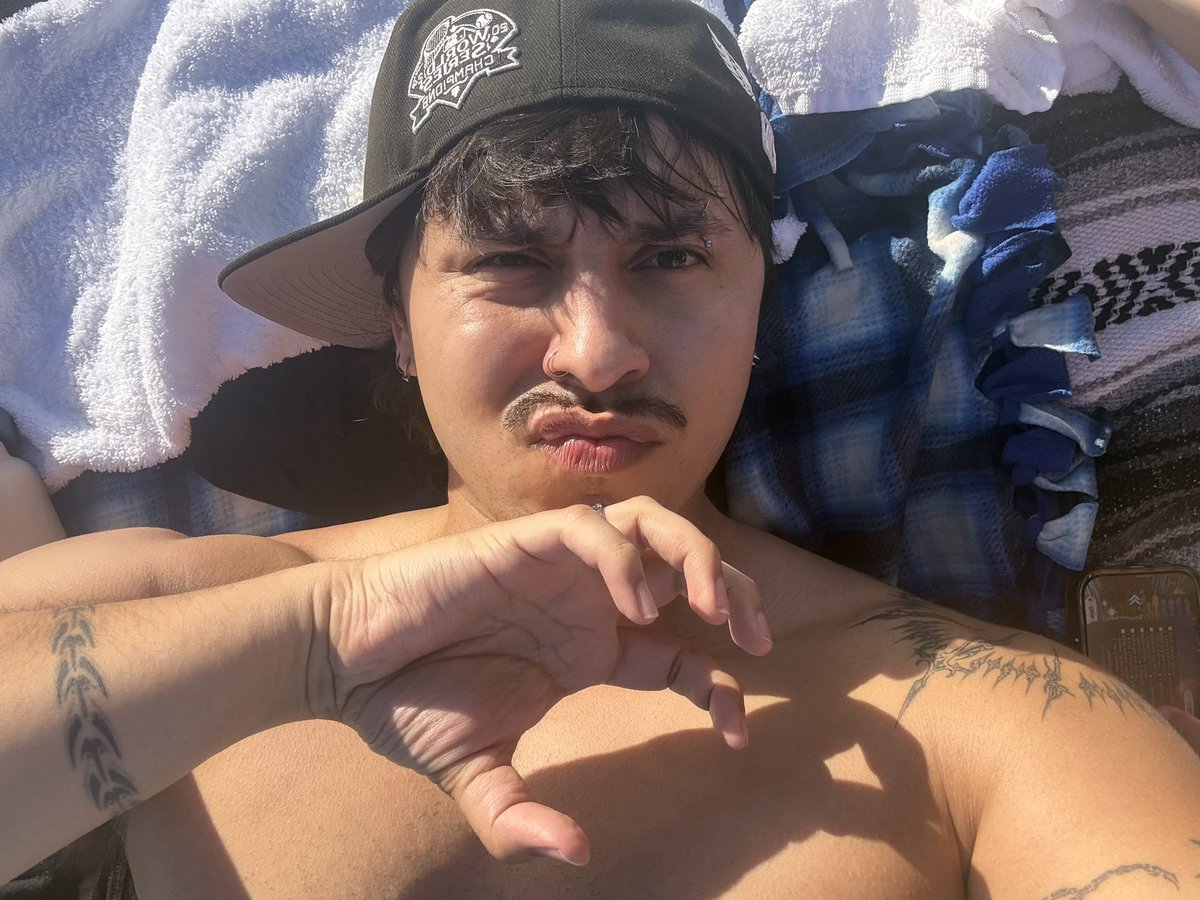 hellboycj's tweet image. peep the dmc shirt