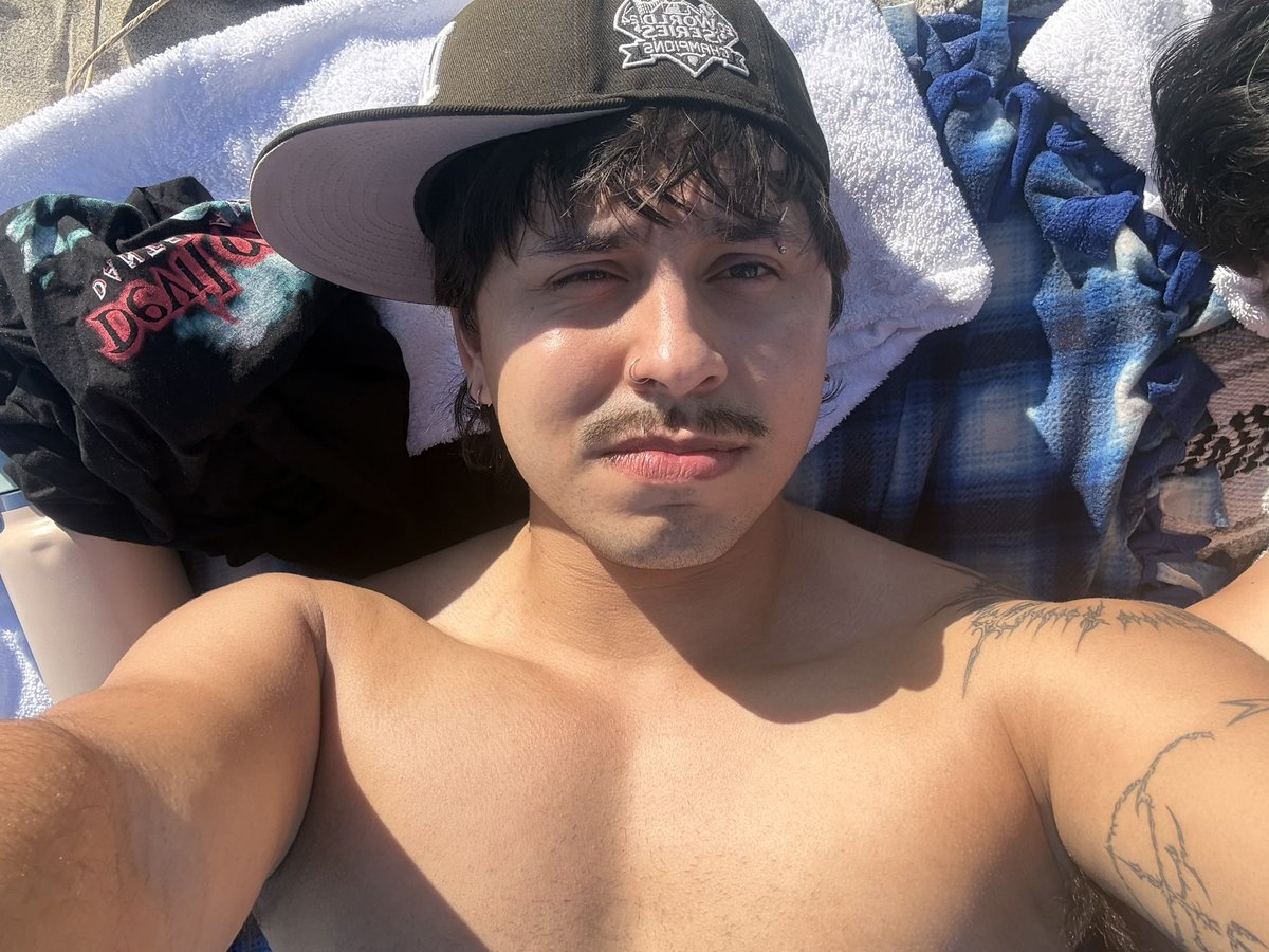 hellboycj's tweet image. peep the dmc shirt