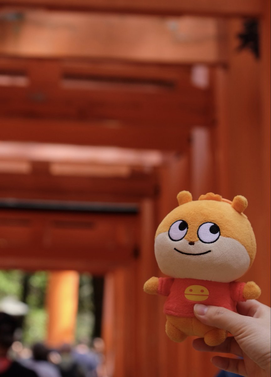 Oame0811's tweet photo. (´▽`)ノ ゚+:;;:+゚
I was here, I was here!
鳥居と私、色がぴったりおそろいだね〜!⛩️✨
ぴょこんと並んで、ちょっとだけおしゃれな千本鳥居になれた気分🌸
#伏見稲荷 #千本鳥居 #konezumi #yujinishimura #studioUG #こねずみ #にしむらゆうじ https://t.co/ctcdZGKFAL