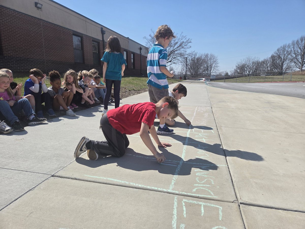 MrsAshleyDice's tweet photo. Learning about data is so fun when you get to do it in the beautiful sunshine with your friends! #Data #HandsOnLearning #MakingLearningVisible #PCR3Proud https://t.co/gj79N8T5gV