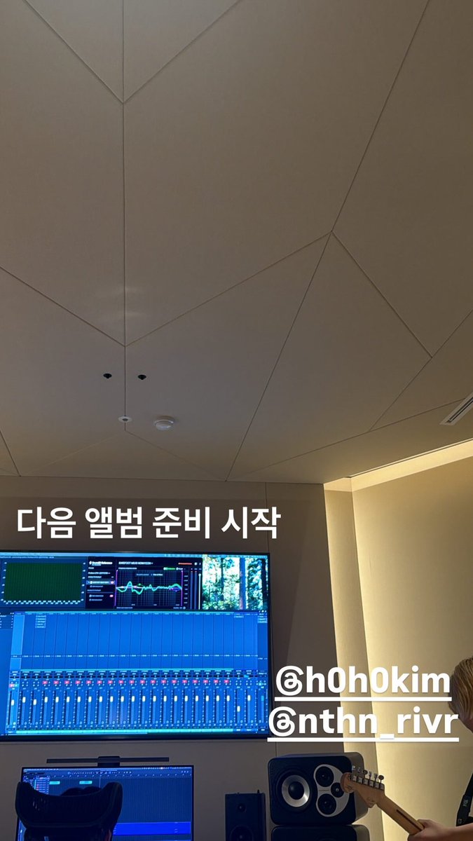 shisem1996's tweet photo. Although it’s likely that woodz would think I’m unpleasant, I still want to speak the truth: “1. Stop neglecting the mass appeal in favor of artistic qualities; not many people have that level of aesthetic sensitivity. 2. K-pop without dance is incredibly boring. https://t.co/bjSpWaHuVN